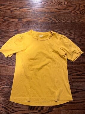 Barely worn puff sleeve yellow tshirt